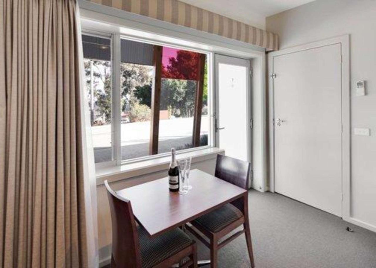 Drouin Motel Екстериор снимка