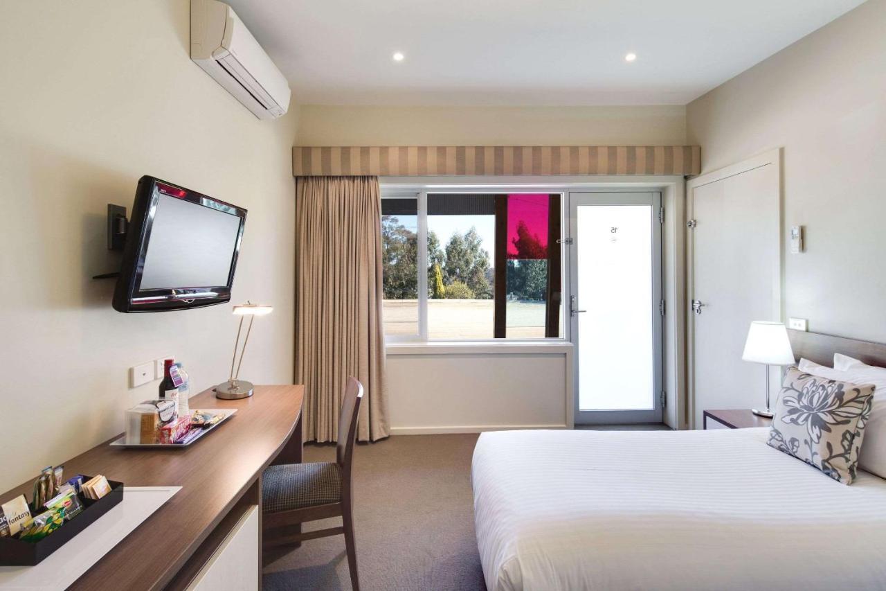 Drouin Motel Екстериор снимка